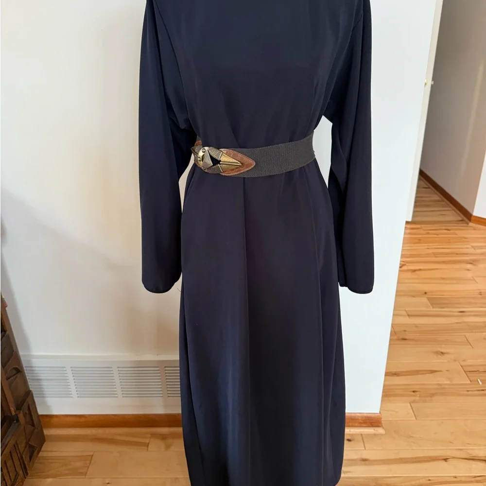 Minimalist long sleeve, pockets dress- black - Picture 4 of 12